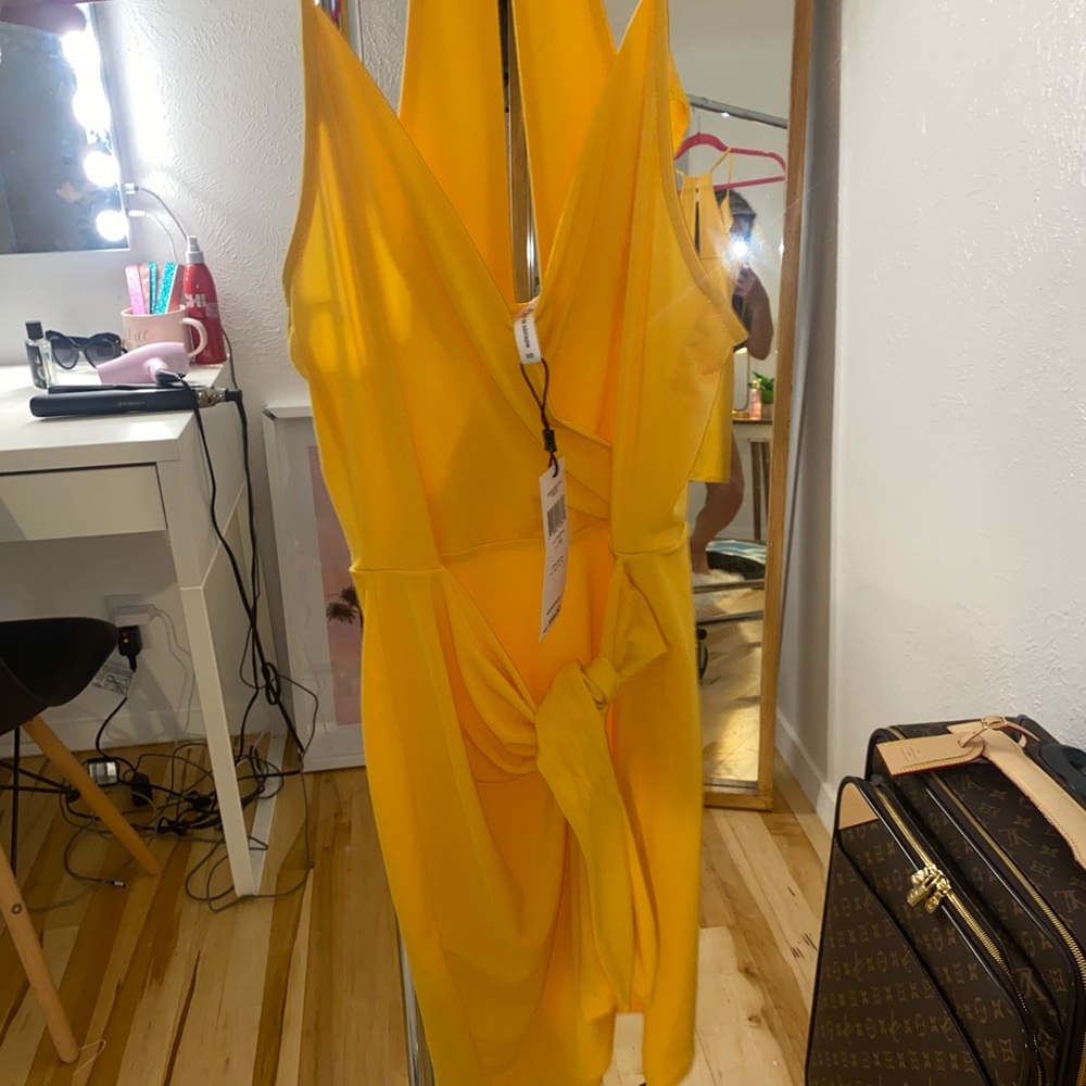 💛BCBG WRAP DRESS💛